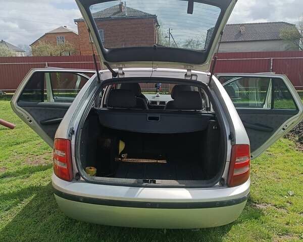 Серый Шкода Фабия, объемом двигателя 1.39 л и пробегом 240 тыс. км за 4200 $, фото 15 на Automoto.ua