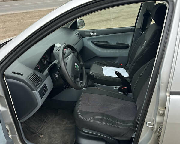 Сірий Шкода Фабія, об'ємом двигуна 1.4 л та пробігом 170 тис. км за 3250 $, фото 6 на Automoto.ua