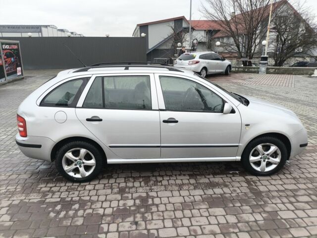 Серый Шкода Фабия, объемом двигателя 1.4 л и пробегом 230 тыс. км за 2600 $, фото 2 на Automoto.ua