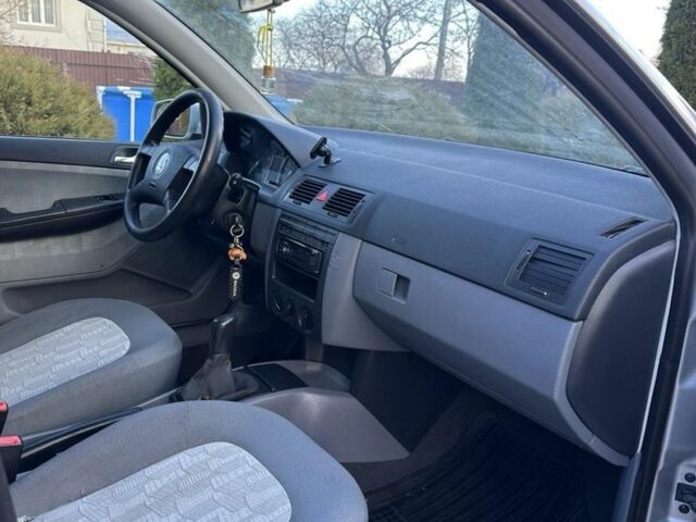 Серый Шкода Фабия, объемом двигателя 1.4 л и пробегом 189 тыс. км за 2950 $, фото 7 на Automoto.ua