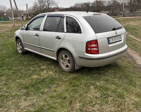 Серый Шкода Фабия, объемом двигателя 1.39 л и пробегом 257 тыс. км за 3750 $, фото 2 на Automoto.ua