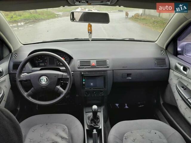 Серый Шкода Фабия, объемом двигателя 1.39 л и пробегом 250 тыс. км за 2200 $, фото 5 на Automoto.ua