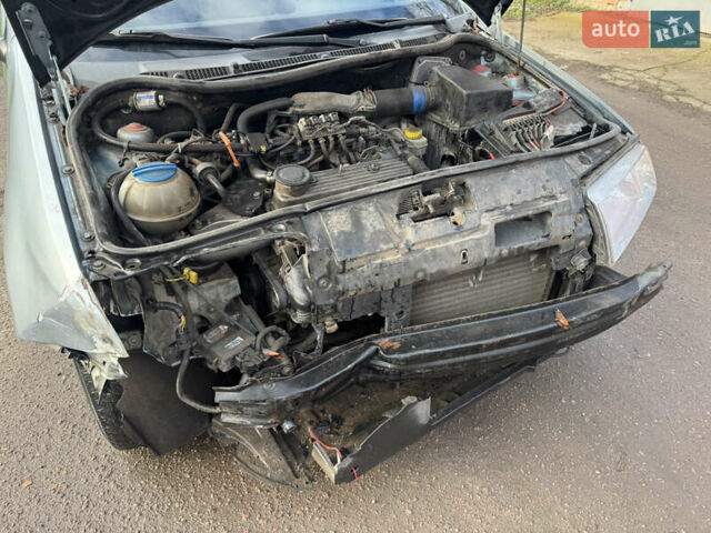 Серый Шкода Фабия, объемом двигателя 1.4 л и пробегом 300 тыс. км за 1850 $, фото 24 на Automoto.ua