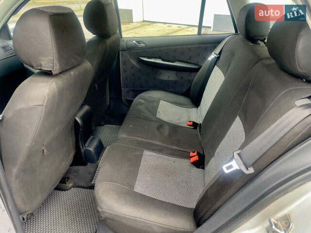 Серый Шкода Фабия, объемом двигателя 1.4 л и пробегом 247 тыс. км за 3900 $, фото 5 на Automoto.ua