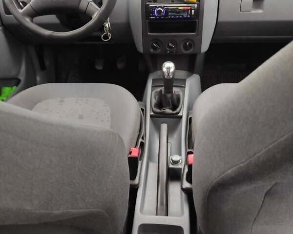 Сірий Шкода Фабія, об'ємом двигуна 1.39 л та пробігом 242 тис. км за 3249 $, фото 24 на Automoto.ua