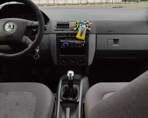 Сірий Шкода Фабія, об'ємом двигуна 1.39 л та пробігом 242 тис. км за 3249 $, фото 20 на Automoto.ua