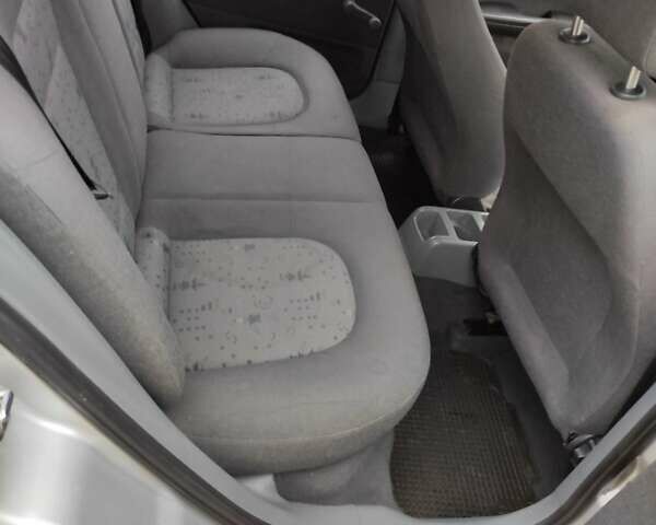 Сірий Шкода Фабія, об'ємом двигуна 1.39 л та пробігом 242 тис. км за 3249 $, фото 22 на Automoto.ua