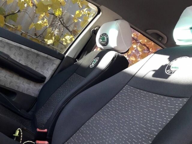 Серый Шкода Фабия, объемом двигателя 1.4 л и пробегом 230 тыс. км за 3000 $, фото 3 на Automoto.ua