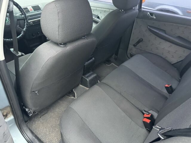 Серый Шкода Фабия, объемом двигателя 1.4 л и пробегом 135 тыс. км за 3100 $, фото 7 на Automoto.ua