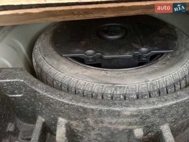 Сірий Шкода Фабія, об'ємом двигуна 1.39 л та пробігом 195 тис. км за 3400 $, фото 7 на Automoto.ua