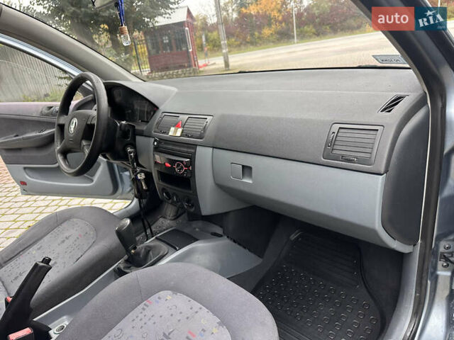 Серый Шкода Фабия, объемом двигателя 1.4 л и пробегом 295 тыс. км за 2750 $, фото 13 на Automoto.ua