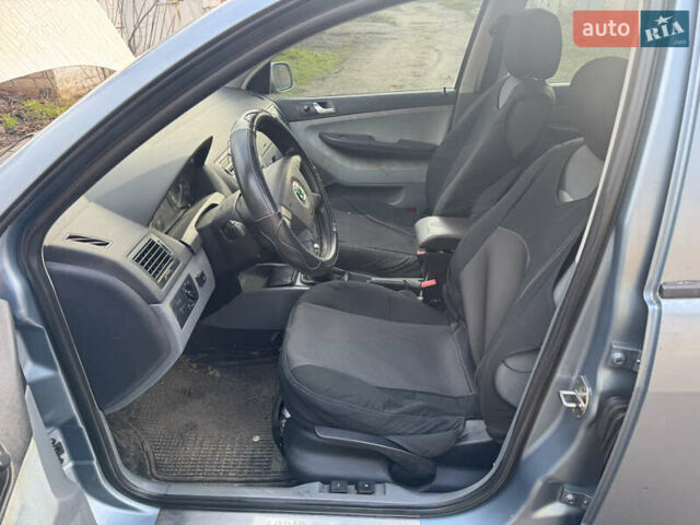 Серый Шкода Фабия, объемом двигателя 1.4 л и пробегом 300 тыс. км за 1850 $, фото 26 на Automoto.ua