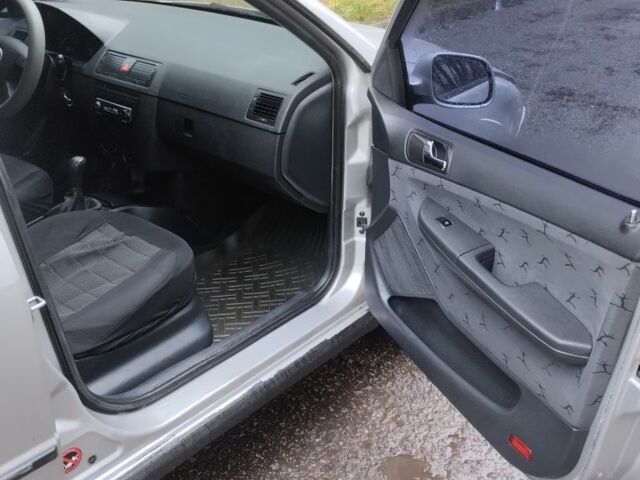 Сірий Шкода Фабія, об'ємом двигуна 1.4 л та пробігом 219 тис. км за 3350 $, фото 13 на Automoto.ua