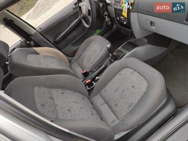 Сірий Шкода Фабія, об'ємом двигуна 1.39 л та пробігом 242 тис. км за 3249 $, фото 21 на Automoto.ua