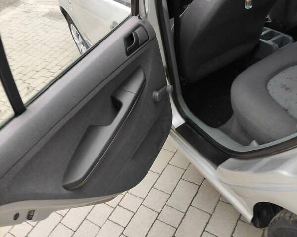 Сірий Шкода Фабія, об'ємом двигуна 1.39 л та пробігом 242 тис. км за 3249 $, фото 15 на Automoto.ua