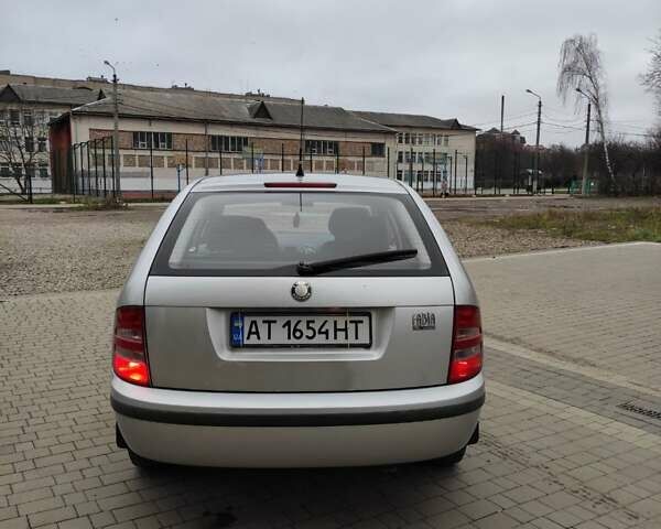 Сірий Шкода Фабія, об'ємом двигуна 1.39 л та пробігом 242 тис. км за 3249 $, фото 8 на Automoto.ua