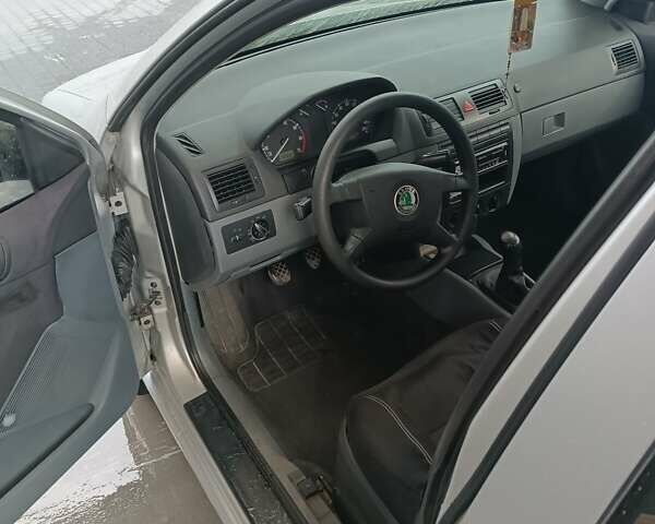 Серый Шкода Фабия, объемом двигателя 1.4 л и пробегом 260 тыс. км за 3200 $, фото 3 на Automoto.ua