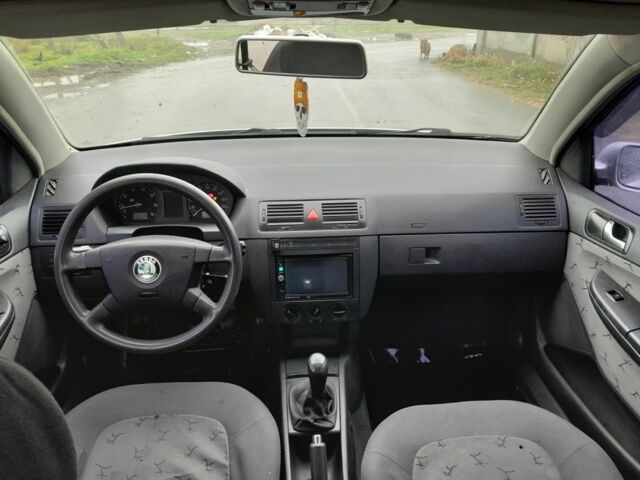 Серый Шкода Фабия, объемом двигателя 1.4 л и пробегом 250 тыс. км за 2200 $, фото 6 на Automoto.ua