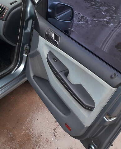 Серый Шкода Фабия, объемом двигателя 1.4 л и пробегом 300 тыс. км за 2900 $, фото 8 на Automoto.ua