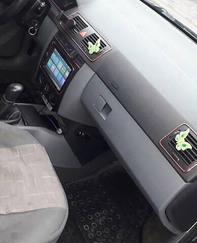 Серый Шкода Фабия, объемом двигателя 1.4 л и пробегом 300 тыс. км за 2900 $, фото 7 на Automoto.ua