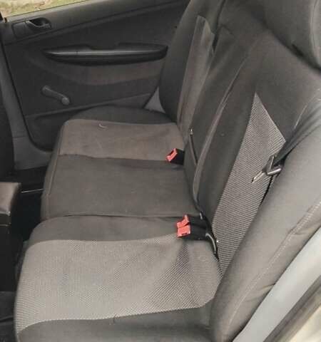 Серый Шкода Фабия, объемом двигателя 1.4 л и пробегом 368 тыс. км за 4000 $, фото 7 на Automoto.ua