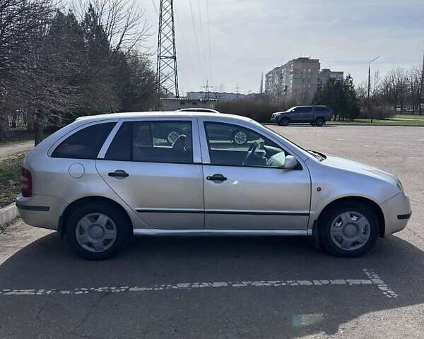 Сірий Шкода Фабія, об'ємом двигуна 1.4 л та пробігом 250 тис. км за 3000 $, фото 1 на Automoto.ua