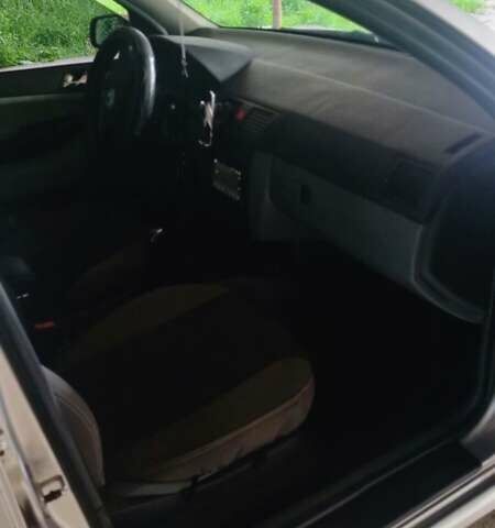 Серый Шкода Фабия, объемом двигателя 1.4 л и пробегом 316 тыс. км за 3800 $, фото 3 на Automoto.ua