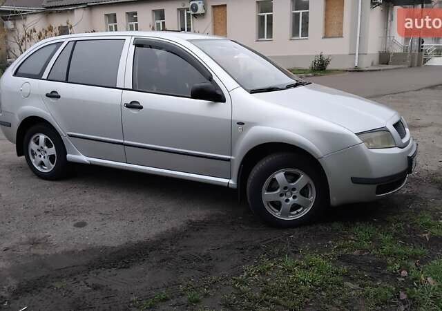 Серый Шкода Фабия, объемом двигателя 1.4 л и пробегом 368 тыс. км за 4000 $, фото 1 на Automoto.ua