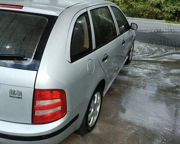 Серый Шкода Фабия, объемом двигателя 1.4 л и пробегом 260 тыс. км за 3200 $, фото 5 на Automoto.ua