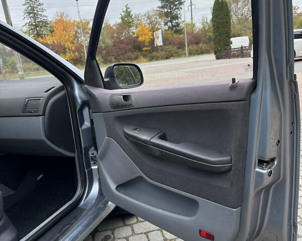 Серый Шкода Фабия, объемом двигателя 1.4 л и пробегом 295 тыс. км за 2849 $, фото 14 на Automoto.ua