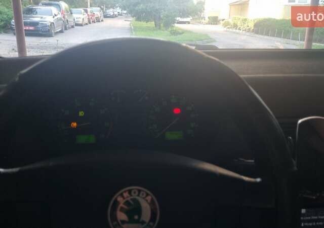 Серый Шкода Фабия, объемом двигателя 1.4 л и пробегом 316 тыс. км за 3800 $, фото 2 на Automoto.ua