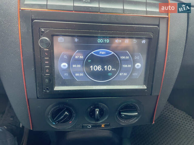 Серый Шкода Фабия, объемом двигателя 1.4 л и пробегом 247 тыс. км за 3900 $, фото 7 на Automoto.ua