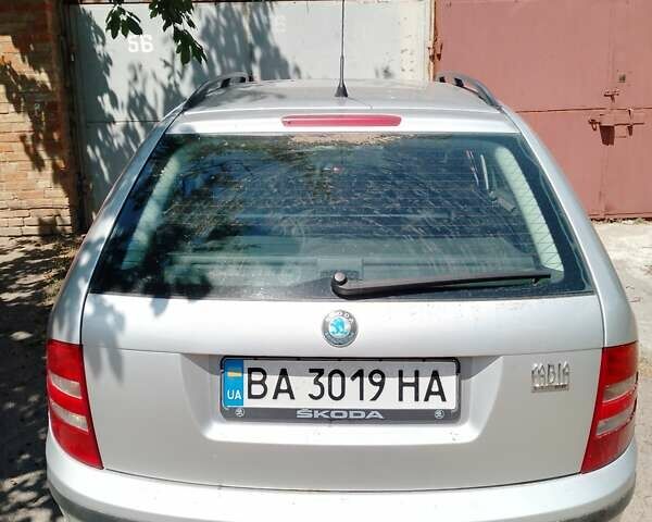 Сірий Шкода Фабія, об'ємом двигуна 1.39 л та пробігом 255 тис. км за 3750 $, фото 12 на Automoto.ua