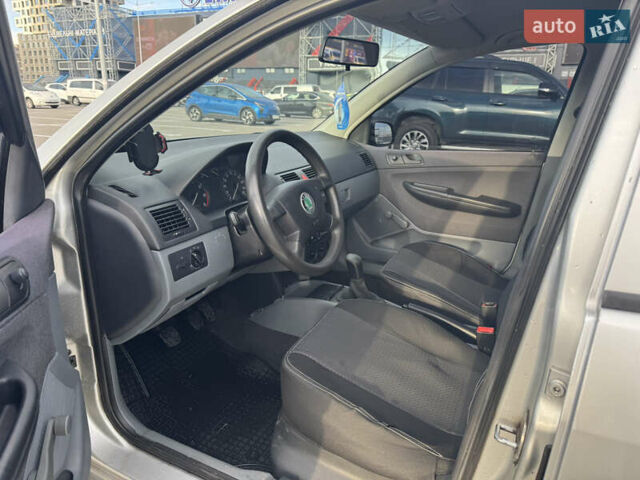 Серый Шкода Фабия, объемом двигателя 1.4 л и пробегом 259 тыс. км за 3400 $, фото 9 на Automoto.ua