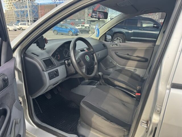 Серый Шкода Фабия, объемом двигателя 1.4 л и пробегом 259 тыс. км за 3400 $, фото 9 на Automoto.ua