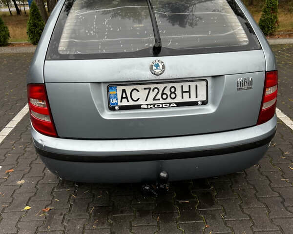 Серый Шкода Фабия, объемом двигателя 1.4 л и пробегом 315 тыс. км за 3250 $, фото 4 на Automoto.ua