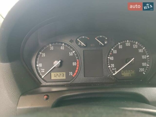 Серый Шкода Фабия, объемом двигателя 1.4 л и пробегом 260 тыс. км за 3200 $, фото 1 на Automoto.ua