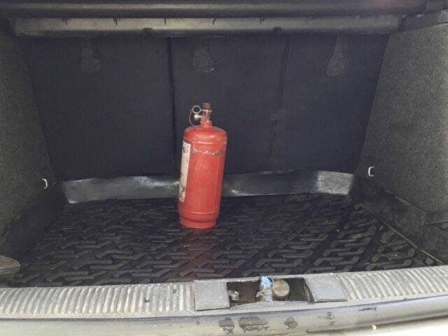 Серый Шкода Фабия, объемом двигателя 1.4 л и пробегом 230 тыс. км за 3000 $, фото 5 на Automoto.ua