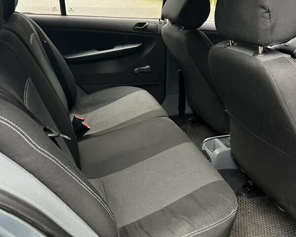 Серый Шкода Фабия, объемом двигателя 1.4 л и пробегом 315 тыс. км за 3250 $, фото 8 на Automoto.ua