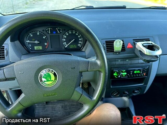Серый Шкода Фабия, объемом двигателя 1.9 л и пробегом 200 тыс. км за 3600 $, фото 7 на Automoto.ua