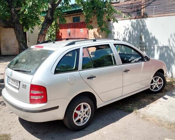 Сірий Шкода Фабія, об'ємом двигуна 1.39 л та пробігом 255 тис. км за 3750 $, фото 11 на Automoto.ua