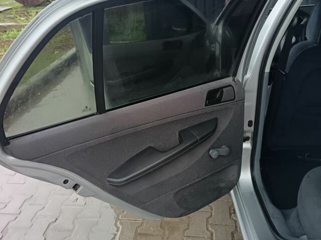 Серый Шкода Фабия, объемом двигателя 1.4 л и пробегом 289 тыс. км за 2800 $, фото 7 на Automoto.ua