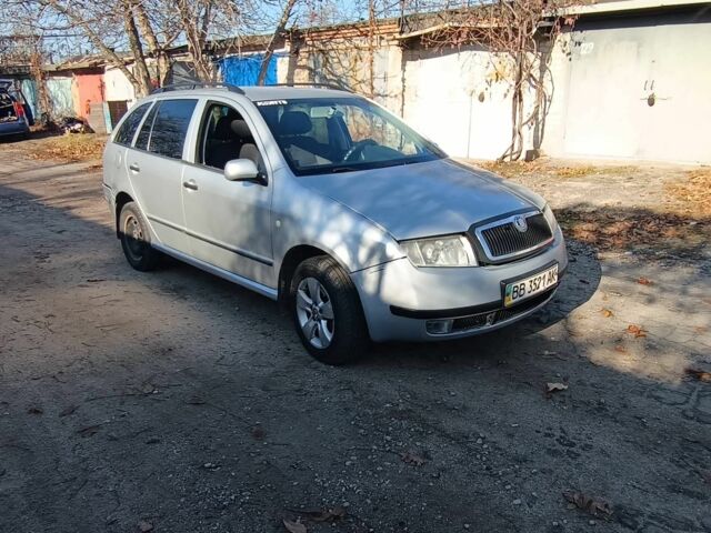 Серый Шкода Фабия, объемом двигателя 0 л и пробегом 300 тыс. км за 2000 $, фото 4 на Automoto.ua
