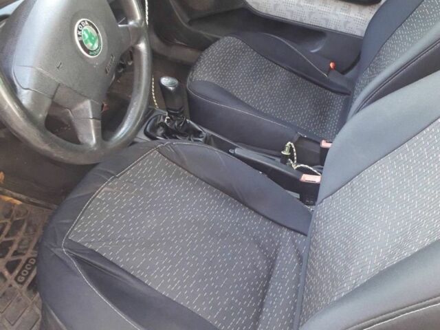 Серый Шкода Фабия, объемом двигателя 1.4 л и пробегом 230 тыс. км за 3000 $, фото 2 на Automoto.ua