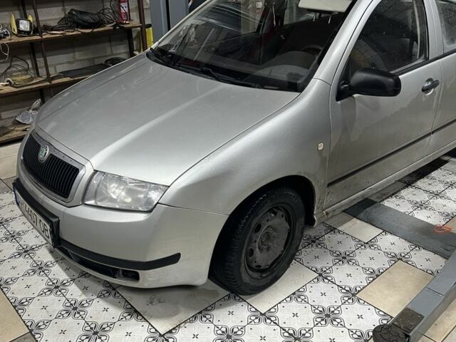 Серый Шкода Фабия, объемом двигателя 0 л и пробегом 210 тыс. км за 2600 $, фото 1 на Automoto.ua