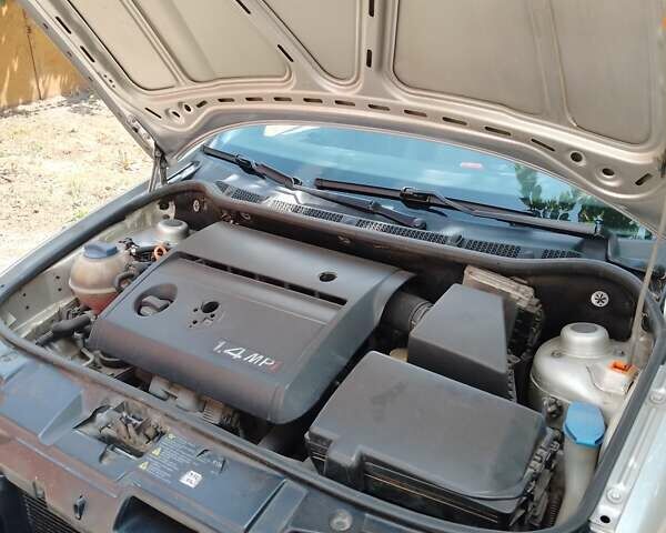 Сірий Шкода Фабія, об'ємом двигуна 1.39 л та пробігом 255 тис. км за 3750 $, фото 7 на Automoto.ua