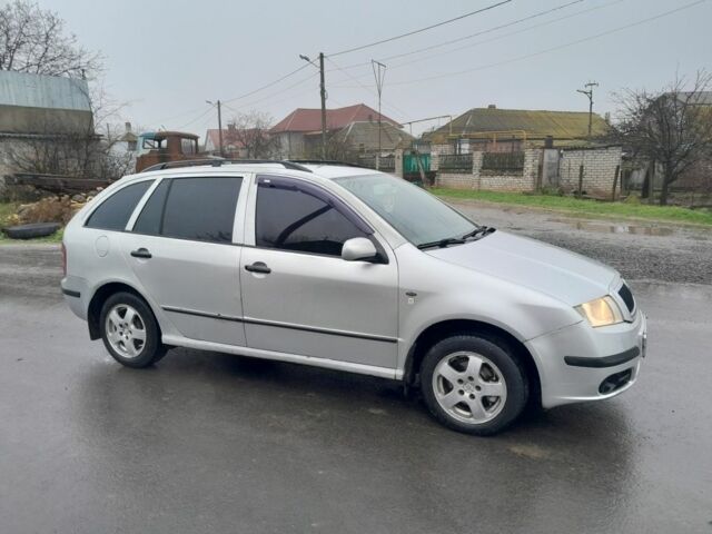 Серый Шкода Фабия, объемом двигателя 1.4 л и пробегом 250 тыс. км за 2200 $, фото 2 на Automoto.ua