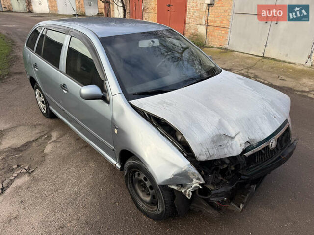 Серый Шкода Фабия, объемом двигателя 1.4 л и пробегом 300 тыс. км за 1850 $, фото 12 на Automoto.ua
