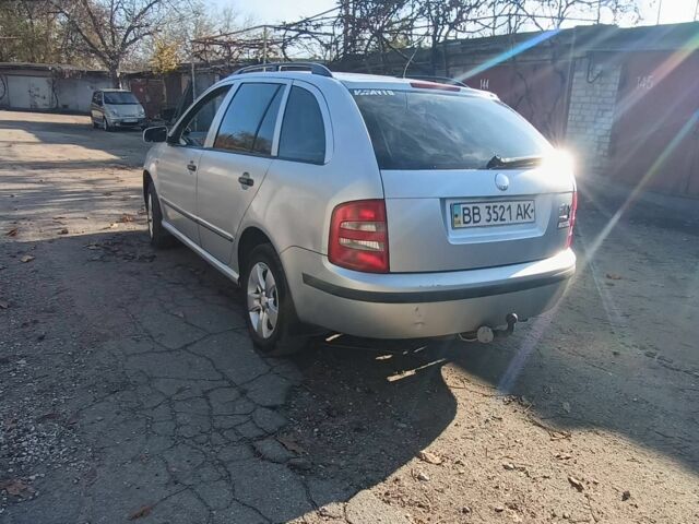 Серый Шкода Фабия, объемом двигателя 0 л и пробегом 300 тыс. км за 2000 $, фото 2 на Automoto.ua