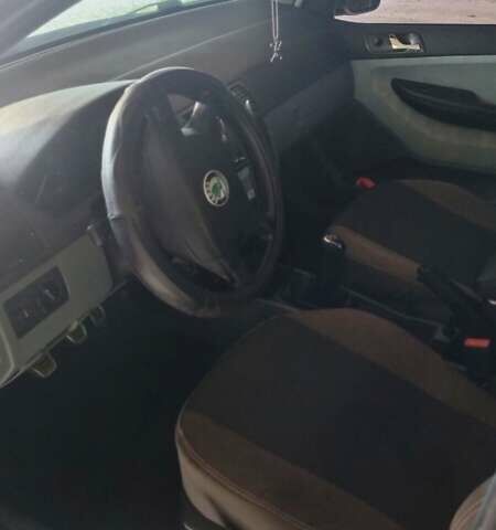 Серый Шкода Фабия, объемом двигателя 1.4 л и пробегом 316 тыс. км за 3800 $, фото 1 на Automoto.ua